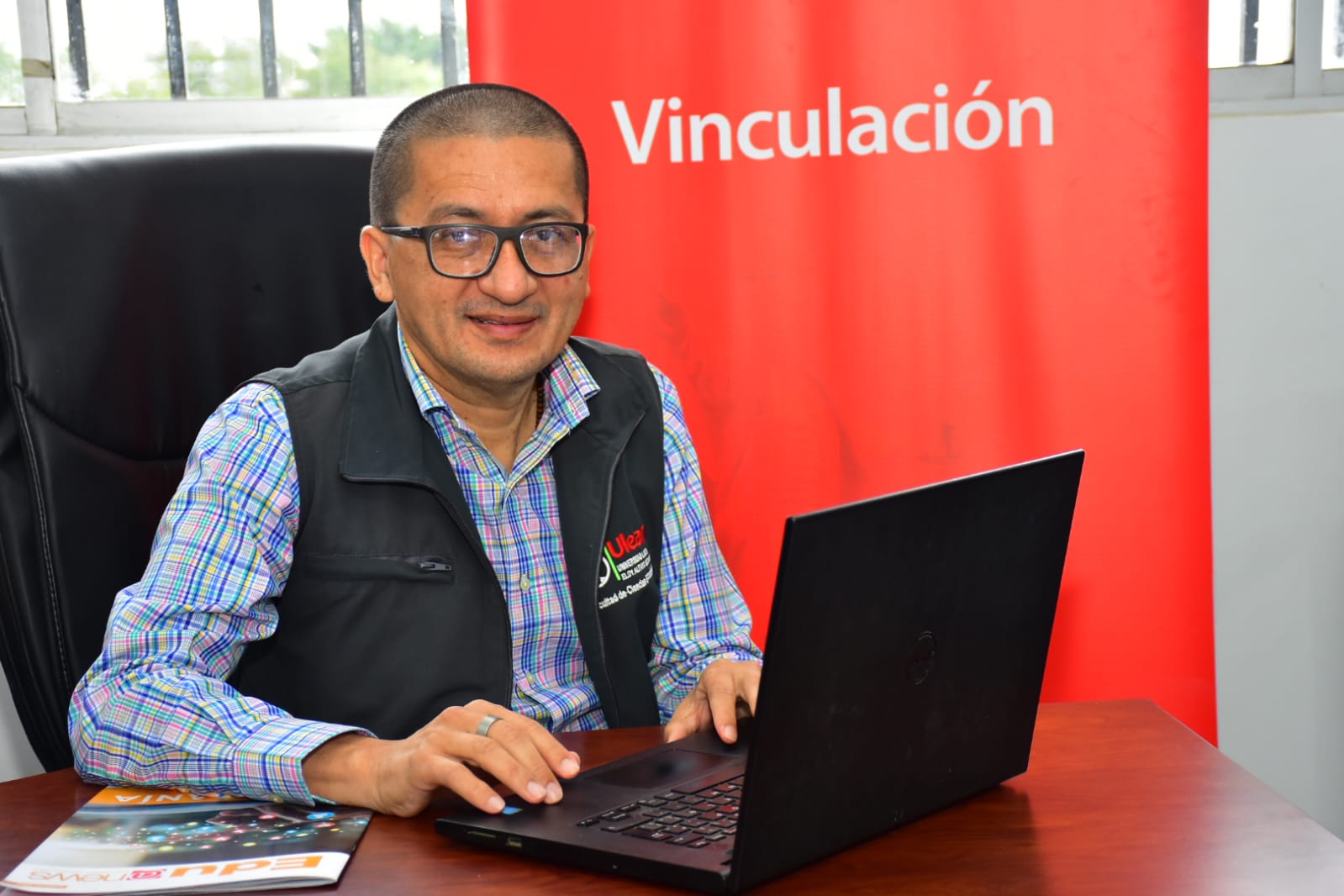 Dr. Presley Idulfo Loor Muñoz Dirección de Vinculación y Emprendimiento